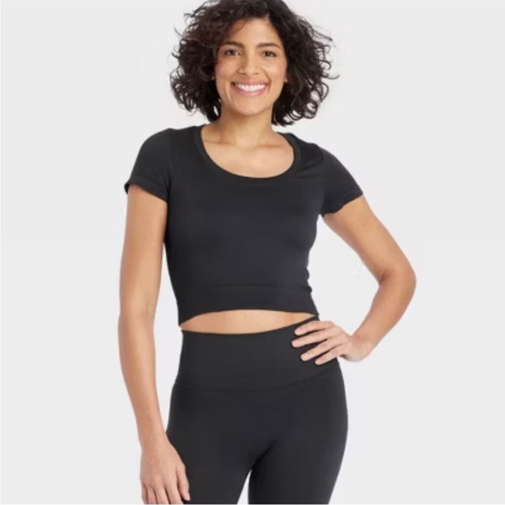 All in Motion Black Seamless Textured Baby Tee Crop Top Size XXL